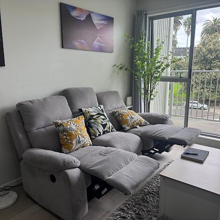 Immaculate 3 Bd 2 Bth Apartment -Free Carpark & Pool 오클랜드 외부 사진