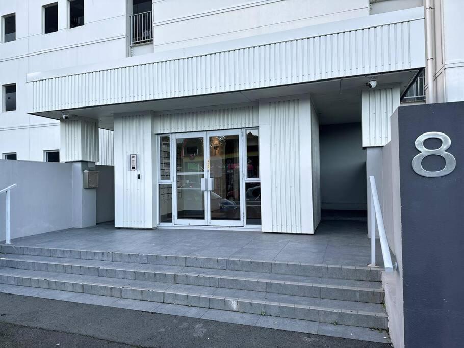 Immaculate 3 Bd 2 Bth Apartment -Free Carpark & Pool 오클랜드 외부 사진