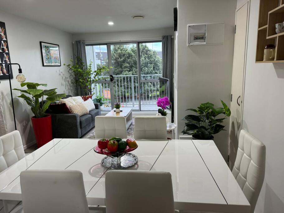 Immaculate 3 Bd 2 Bth Apartment -Free Carpark & Pool 오클랜드 외부 사진